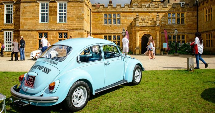Classic car show returns to Delapré Abbey in Northamptonshire

