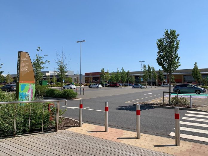 Travel warning as large numbers expected at Rushden Lakes this weekend
